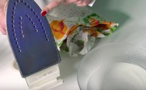 Super trik: Kako očistiti prljavu peglu (VIDEO)