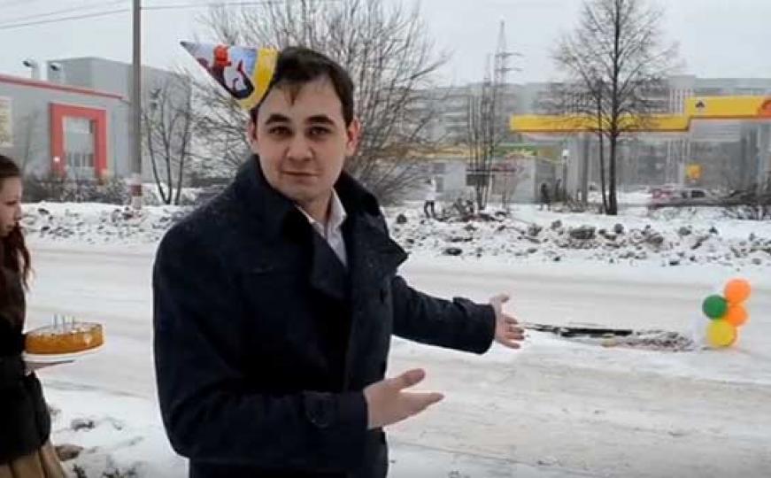 Samo u Rusiji: Priredili rođendansku zabavu za rupu na cesti (VIDEO)