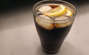 Šta se desi kada popijete gazirana pića s limunom?