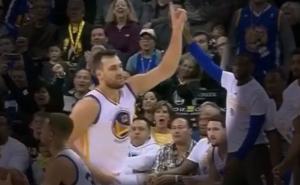 Andrew Bogut slavi Curryjeve koševe i prije nego što bek Warriorsa šutira (VIDEO) 