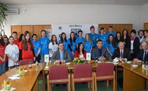 Sarajevski srednjoškolci i Aida Hadžialić: Prerada drveta i ekologija kao potencijal (FOTO)