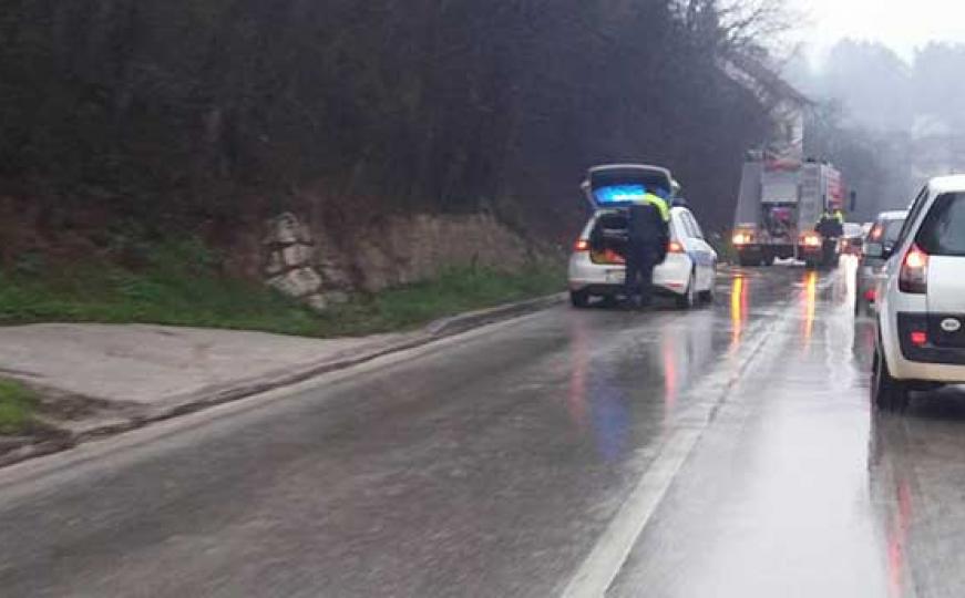 Vozači, oprez: Dugačke kolone automobila na ulazu u Sarajevo (FOTO)