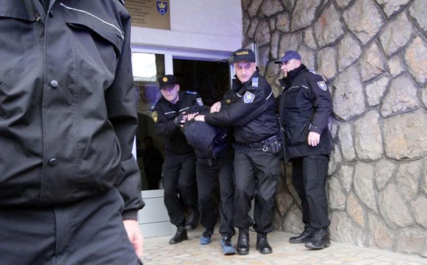 Jasenko Drinić, osumnjičeni za ubistvo Senida Kulačića predat Tužilaštvu (FOTO)