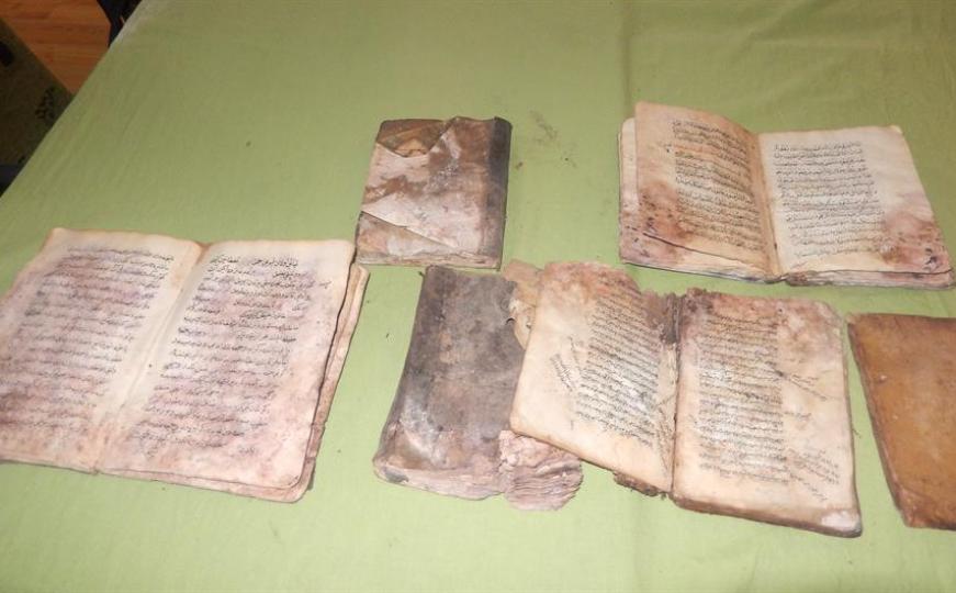 Stare knjige na arapskom pronađene u zidu u Trebinju