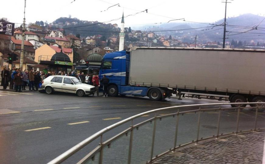 Sarajevo: Zbog saobraćajne nesreće u centru grada tramvaji ne rade (FOTO)