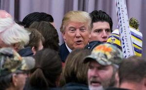 Tenzije pred Trumpov miting u Chicagu: Miting otkazan iz sigurnosnih razloga