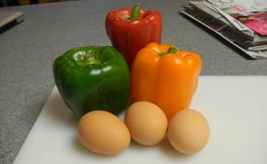 Koja je razlika između zelene, žute i crvene paprike