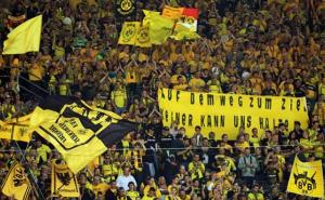 Navijač Borussije Dortmund preminuo tokom utakmice od posljedica srčanog udara