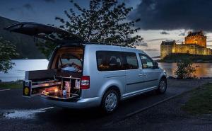 Pogledajte kako se putnički automobil pretvara u mini-kamper za 60 sekundi (FOTO+VIDEO)