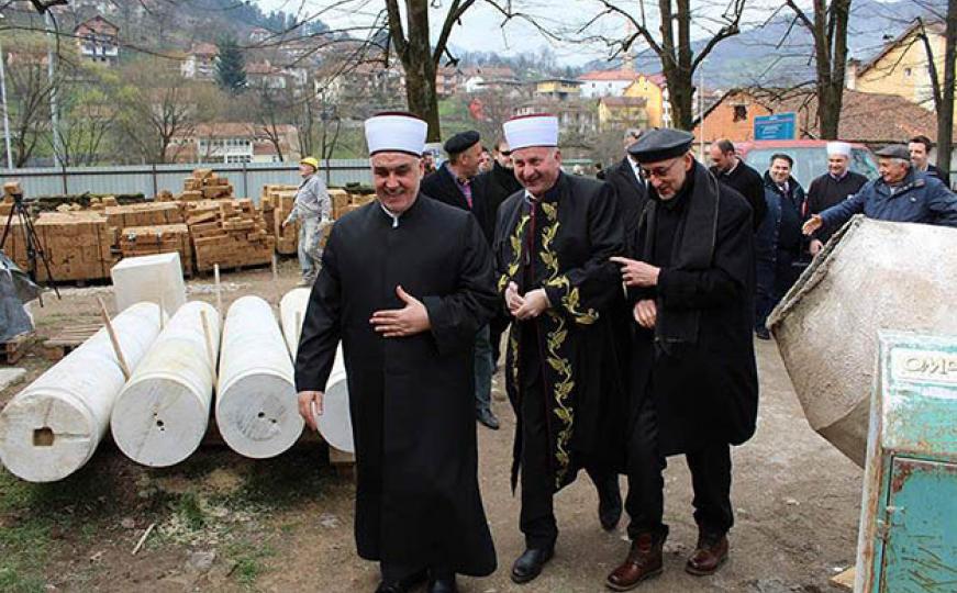 Reis Kavazović u Foči: Dobro napreduje obnova Aladža džamije (FOTO)