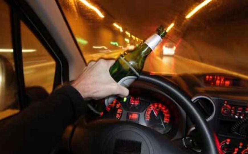 Sarajevo: U alkoholiziranom stanju na parkingu oštetio dva automobila