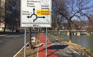 FOTO: Biciklistička staza s putokazom 