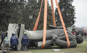 Ukrajina: Opet srušen 'najveći' spomenik Lenjinu, ovaj put u Zaporožju