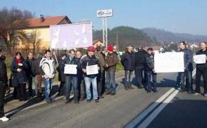 Zavidovići: Više od 500 radnika Krivaje-Mobel blokirali ulaze i izlaze iz grada na tri lokacije