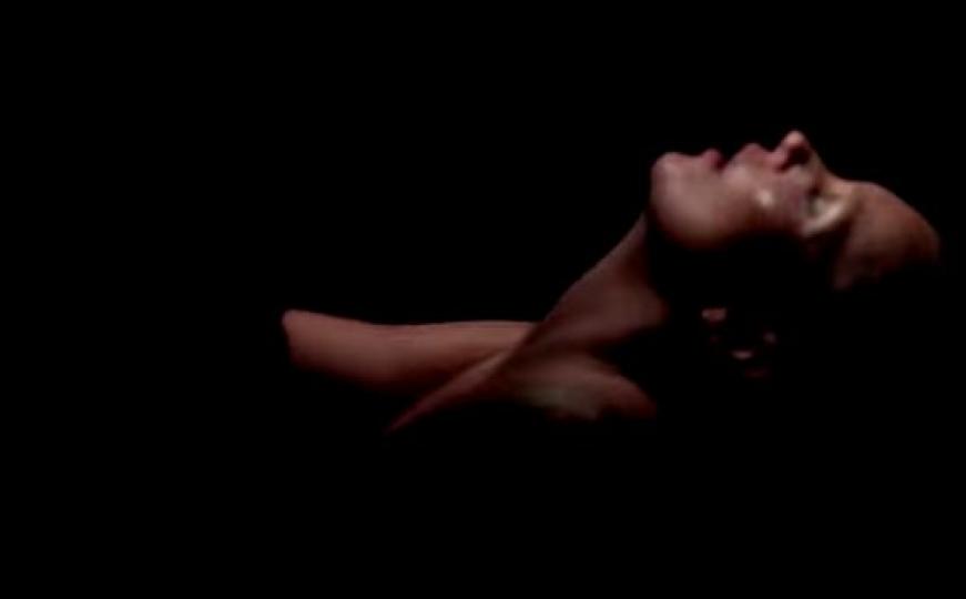 Seksipilni ples u mraku: Kate Moss u novom spotu Massive Attacka (VIDEO)