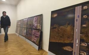 FOTO: Posljednje pripreme pred izložbu Dade Ruvića povodom Dana Zenice