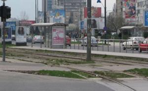 Uz prijetnju nožem, razbojnici opljačkali djevojku na tramvajskoj stanici Pofalići