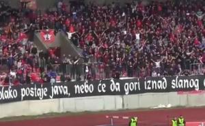 Plavi dočekani zvižducima, Crveno crni uz skandiranje 'šampioni!' (VIDEO)