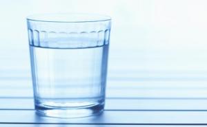 Vodena dijeta: Šta piti i jesti, a da se kilogrami 'tope'?