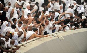 Saudijska Arabija: Devetnaest hodočasnika poginulo u prevrtanju autobusa