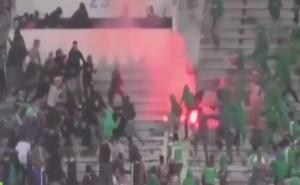 U tuči navijača poginule dvije, povrijeđeno 49 osoba (VIDEO)