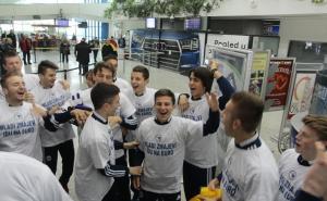 Mladi Zmajevi sletjeli u Sarajevo: Pogledajte slavlje na aerodromu! (VIDEO)