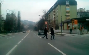 Sarajevo: Kolike su kazne za pješake za prelazak mimo pješačkog prijelaza?