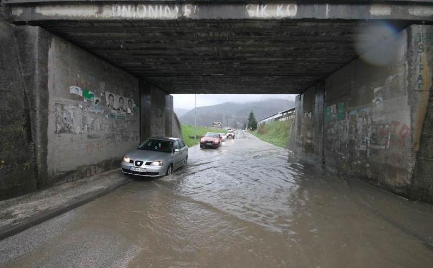 FOTO: Poplavljen nadvožnjak na ulazu u Žepče