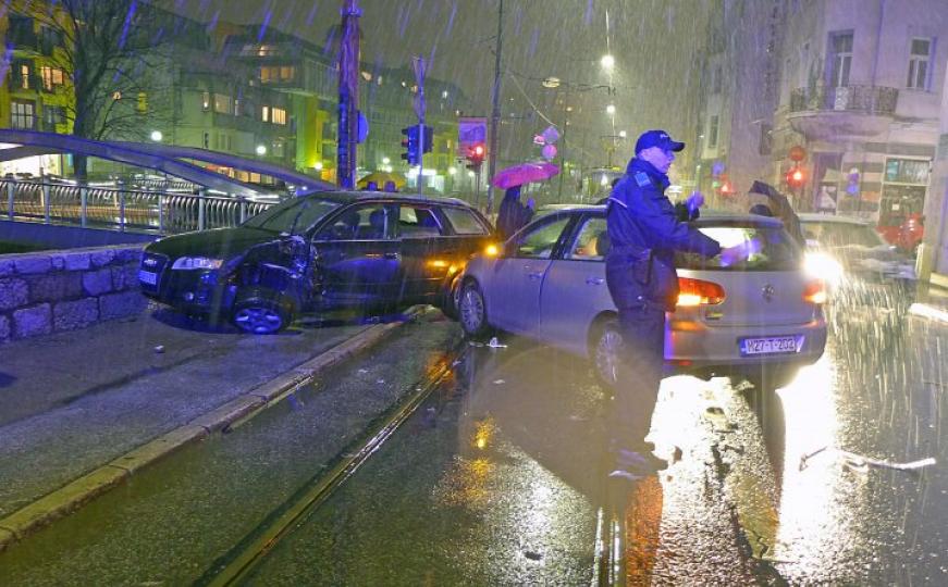 FOTO: Udes u centru Sarajeva, povrijeđena jedna osoba