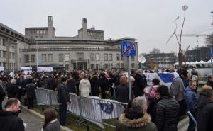 Žrtve ispred Haškog tribunala: U iščekivanju historijske presude (FOTO)