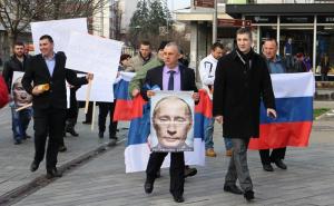 Banja Luka: Okupljanje uz uništavanje NATO zastave (FOTO)