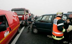 U sudaru minibusa i kamiona u Francuskoj poginulo 12 ljudi