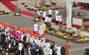 FOTO: Papa Franjo u Vatikanu poslao poruku cijelome čovječanstvu 