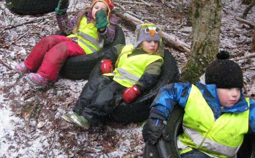 To je vrtić: Djeca se igraju u šumi, u snijegu i blatu, niko se ne razboli (VIDEO+FOTO)