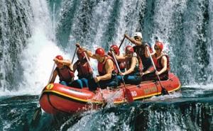 Osam osoba pokušalo ući u BiH tokom raftinga na Uni
