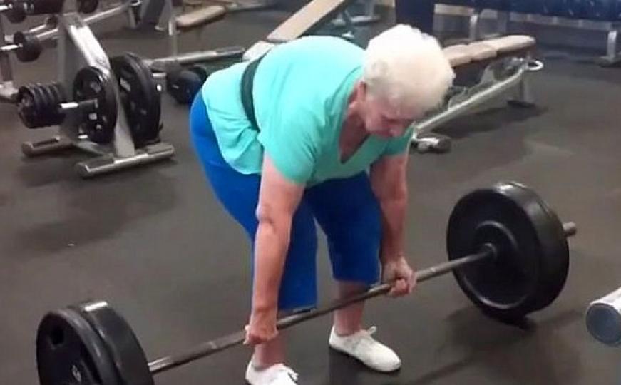 Najjača svjetska penzionerka: 78-godišnja bakica podiže tegove težine 108 kg (VIDEO)