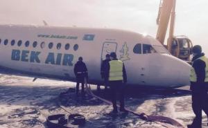 Pogledajte kako je posada prizemljila avion bez izvučenog prednjeg stajnog trapa (VIDEO)