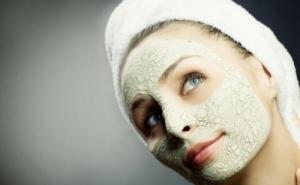 Kako ukloniti neželjene dlačice s lica na prirodan način?