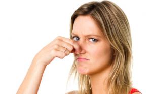 Zbog njegovih stomačnih gasova intervenirala policija 