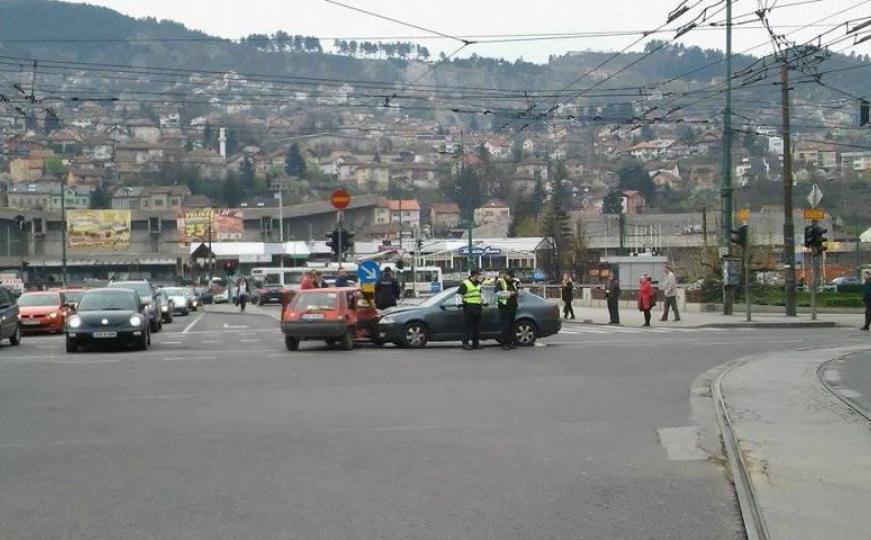 Sudar na Skenderiji: Jedna osoba povrijeđena (FOTO)