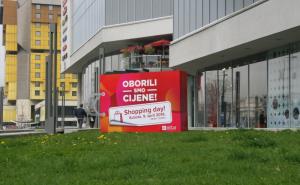 FOTO: Jeste li već primijetili oborenu džinovsku kesu u Sarajevu