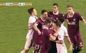 Naguravanje na terenu između igrača Borca i Sarajeva: Tri crvena kartona za par minuta (VIDEO)