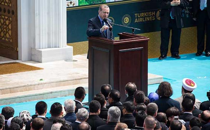 Erdogan u SAD-u: Muslimani ne smiju biti prisiljeni da biraju da li će biti muslimani ili Amerikanci