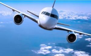 SAD: Mali avion pao na cestu, zakačio auto i usmrtio jednu osobu