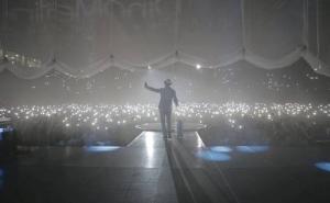 Spektakl: Pogledajte kako je sinoć bilo na koncertu Dine Merlina (FOTO+VIDEO)