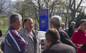 FOTO: Radnici Metalnog traže svoja prava ispred zgrade Vlade ZDK-a