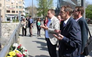 Položeno cvijeće i odata počast prvim žrtvama rata na Vrbanja mostu