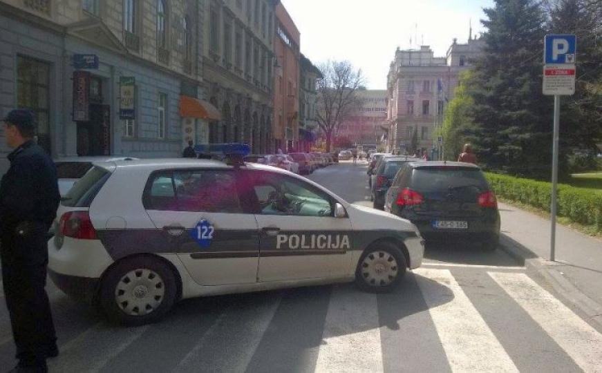 Blokirana ulica Mis Irbina u Sarajevu: Uviđaj nakon jutrošnjeg požara još nije počeo (FOTO)