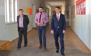 Ministar Kazazović obišao Gimnaziju Obala u Sarajevu