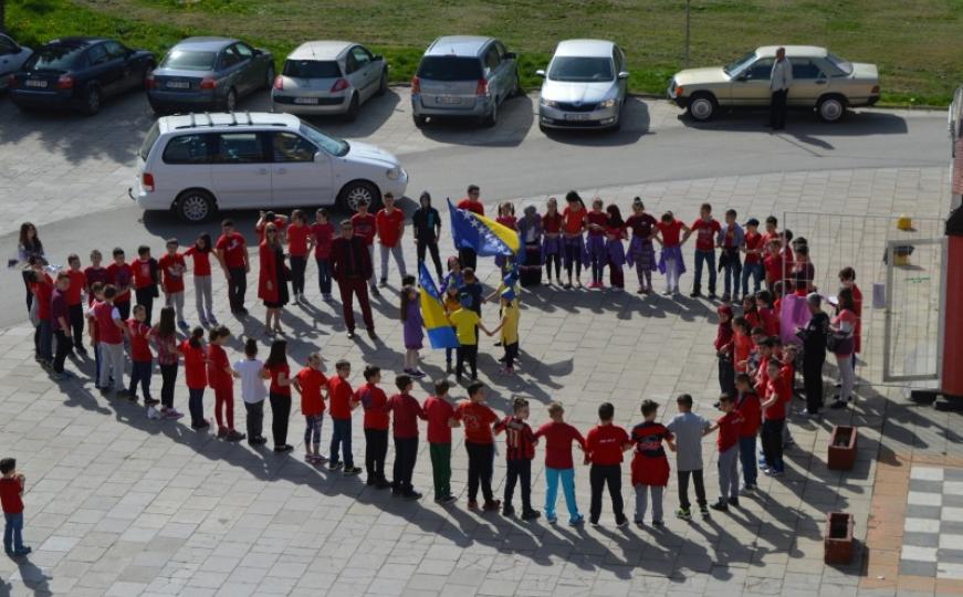 Učenici Osnovne škole 'Fatima Gunić' obilježili Dan grada Sarajeva: Poslali poruku ljubavi i mira 